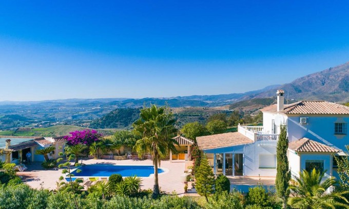 Estepona House | Holiday Home Esmerdo by Interhome