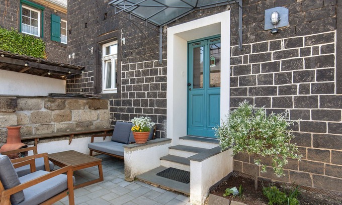 Thur House | Holiday Home 'Family' with Shared Terrace and Wi-Fi