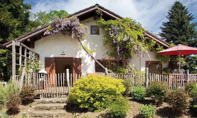 Munchen District House | Holiday Home 'Ferienhaus Auszeithaus' with Private Terrace, Private Garden and Wi-Fi