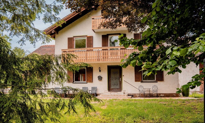 Freilassing House | Holiday Home 'Feilchenhof' with Private Terrace, Private Garden and Wi-Fi