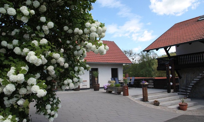 Melkers House | Holiday Home 'Felsenblick' with Mountain View, Shared Terrace and Shared Garden
