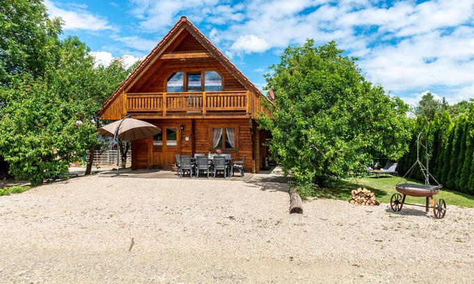 Leibertingen House | Holiday Home 'Ferienblockhaus Glocker - Hof' with Terrace, Garden & Wi-Fi