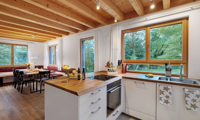Huzenbach House | Holiday Home 'Ferienhaus Lug Ins Tal' with Mountain View, Private Terrace and Wi-Fi