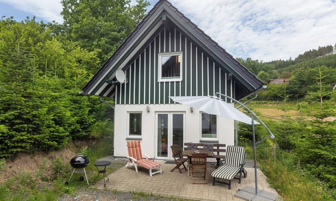 Kickenbach House | Holiday Home 'Ferienhaus Alpenzauber' with Mountain View, Private Terrace and Wi-Fi