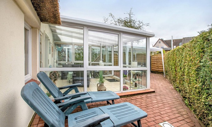 Flensburg House | Holiday Home 'Ferienhaus Bruhn' with Private Terrace, Private Garden and Wi-Fi