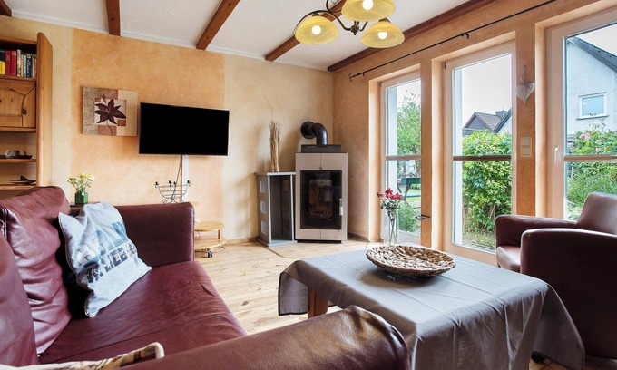 Franken Siedlung House | Holiday Home 'Ferienhaus Sundperle' with Private Terrace, Private Garden and Wi-Fi