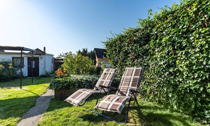 Franken Siedlung House | Holiday Home 'Ferienhaus Stine Stralsund Ostsee' with Private Terrace, Private Garden and Wi-Fi