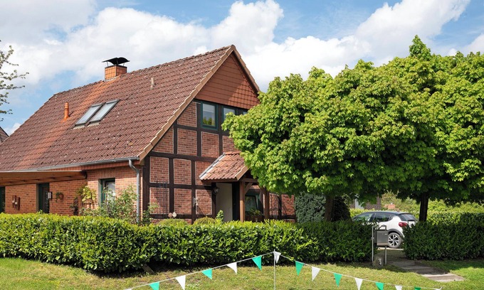 Colnrade House | Holiday Home 'Ferienhaus Thomas' with Shared Terrace, Shared Garden and Wi-Fi