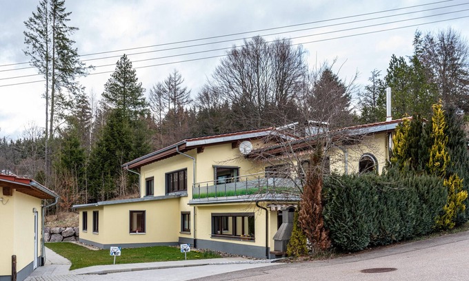 Feldberg House | Holiday Home 'Ferienhaus Schwarzwälder Kirsch' with Private Terrace, Balcony and Wi-Fi