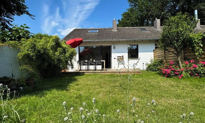 Ahaus House | Holiday Home 'Ferienhaus Ahaus' with Private Terrace, Private Garden and Wi-Fi