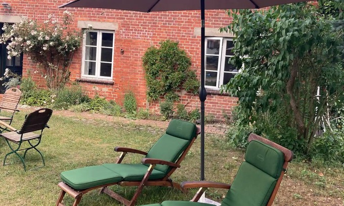 Malchin House | Holiday Home 'Ferienhaus Alte Försterei' with Private Terrace, Private Garden and Wi-Fi