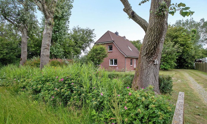 Rodenas House | Holiday Home 'Ferienhaus Joshy' with Private Garden and Wi-Fi