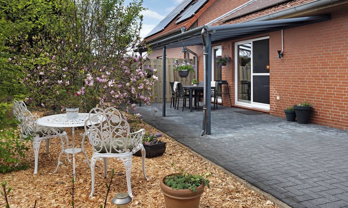 Wietze House | Holiday Home 'Ferienhaus Am Waldrand' with Private Terrace, Private Garden and Wi-Fi
