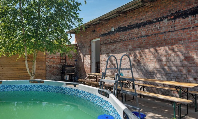 Balje House | Holiday Home 'Ferienhaus Oase Balje' with Private Pool, Private Terrace and Wi-Fi