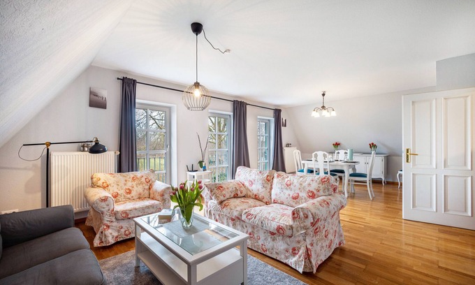 Sankt Jurgen House | Holiday Home 'Ferienwohnung Gestüt Kriseby' with Shared Terrace, Shared Garden and Wi-Fi