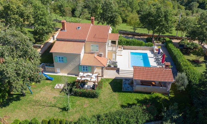 Muzini Villa | Holiday home for 10, 175 m² with pool in quiet surroundings