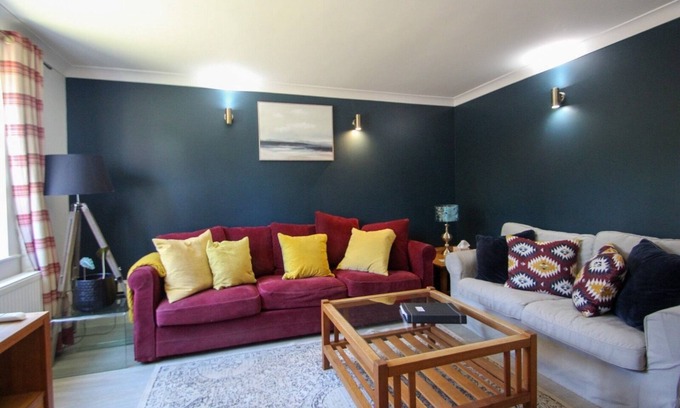 Hamble-le-Rice House | Holiday Home for 5 people close to Hamble Village centre and Marinas