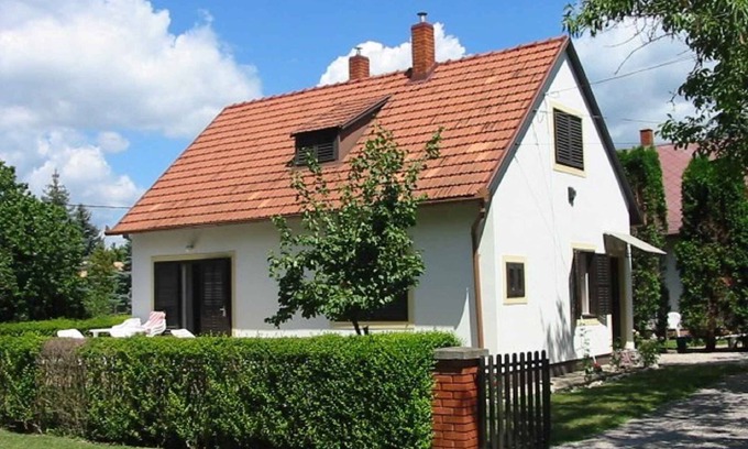 Vonyarcvashegy House | Holiday home for 8 people with barbecue and garden
