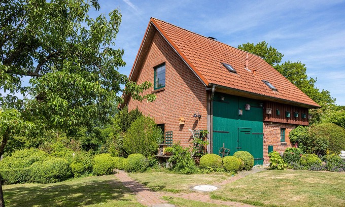 Strenglin House | Holiday Home 'Forsthof Schulte' with Private Terrace, Private Garden and Wi-Fi