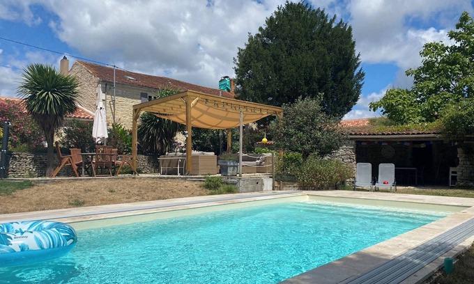 Chaille-les-Marais House | Holiday Home 'L'hébergerie Sablotine' with Private Pool, Private Terrace and Wi-Fi