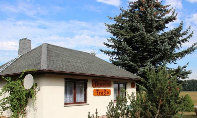 Dissen-Striesow House | Holiday home FraDo - holiday home, living room, bedroom, kitchen, shower/toilet and terrace