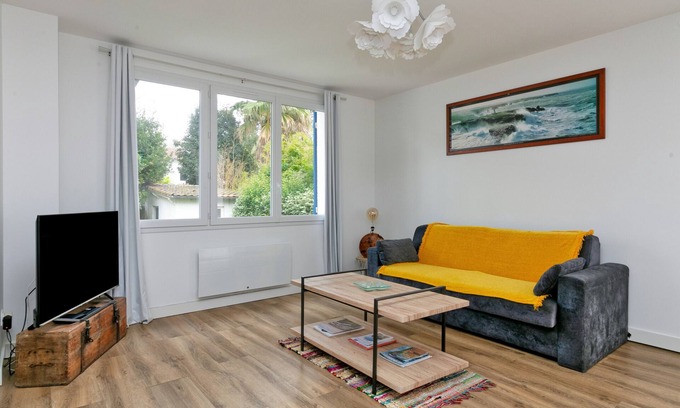 La Baule-Escoublac Villa | Holiday Home 'Sandrine Au Calme Avec Jardin' with Private Terrace, Private Garden and Wi-Fi