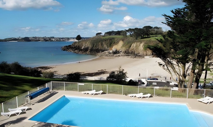 Locmaria-Plouzane House | Holiday Home 'Maison Dans Résidence' with Private Pool, Private Terrace and Wi-Fi