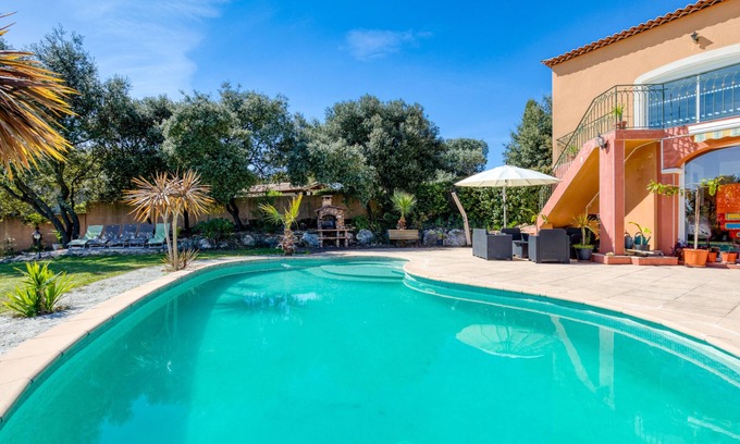 Saint-Gely-du-Fesc Apartment | Holiday Home 'Villa F5 Jardin, Piscine' with Private Pool, Private Terrace and Wi-Fi