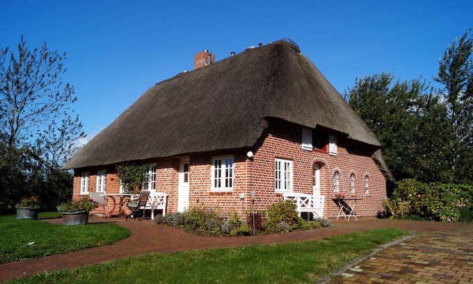 Rodenas House | Holiday Home 'Friesenhaus Matzen' with Private Terrace, Private Garden and Wi-Fi