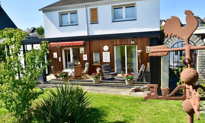 Arnsberg House | Holiday Home 'Fuchsbau Voßwinkel' with Private Terrace, Garden and Wi-Fi