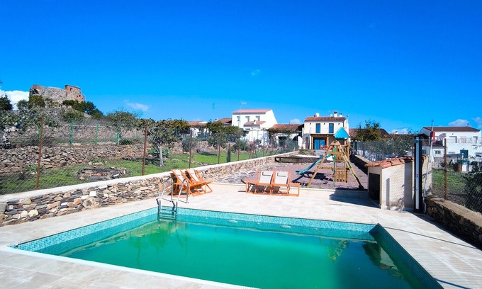 Encinasola House | Holiday Home "Fuerte Thirteen"