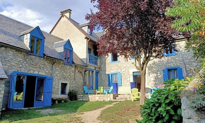 Borderes-Louron House | Holiday Home 'Gîte La Flambée' with Mountain View, Private Terrace and Wi-Fi