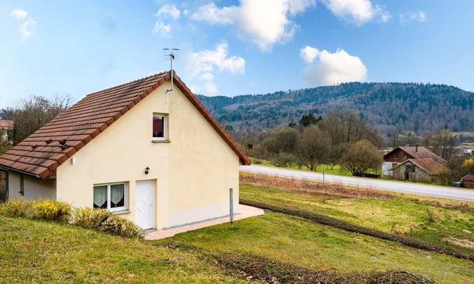 Rupt-sur-Moselle House | Holiday Home 'Gîte Cerf' with Private Terrace, Wi-Fi and Air Conditioning