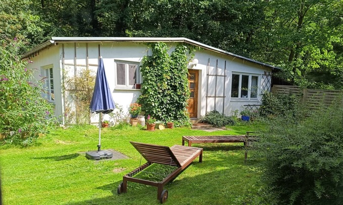Wilhelmshorst House | Holiday Home 'Gartenhaus In Potsdam' with Private Terrace, Shared Garden and Wi-Fi