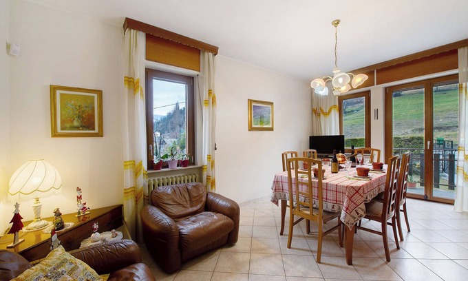 Aosta House | Holiday Home 'Gianluca' with Mountain View, Private Terrace and Wi-Fi