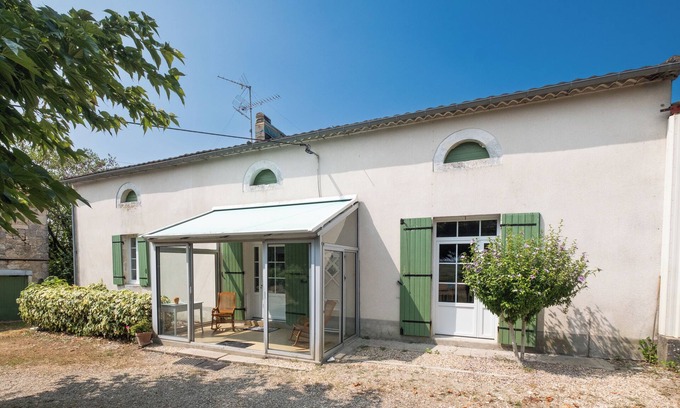 Sadillac House | Holiday Home 'Gîte Du Sourcier' with Private Garden