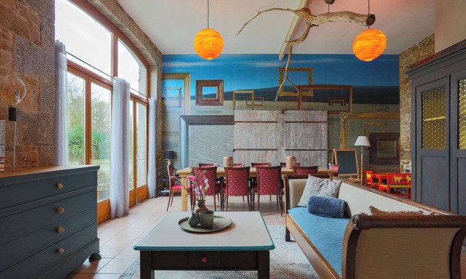 Prat House | Holiday Home 'Gite La Grange 6 Personnes' with Shared Pool, Private Terrace and Wi-Fi