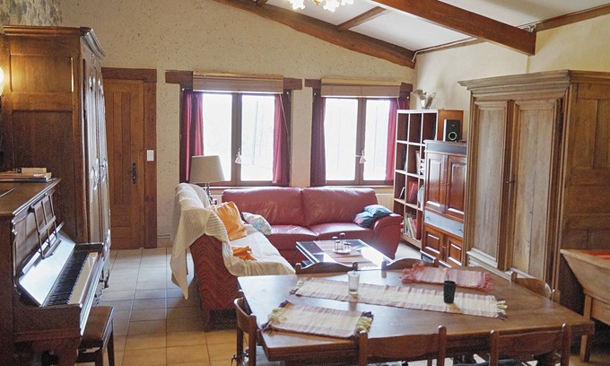 La Rochette House | Holiday Home 'Gîtes De Saint Ribert 6 Pièces' with Shared Terrace and Wi-Fi