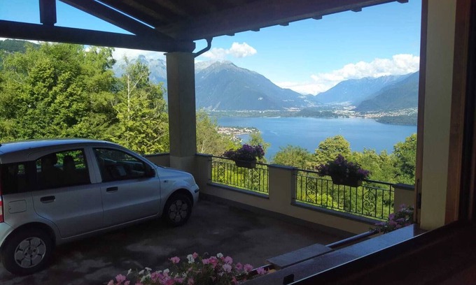 Stazzona House | Holiday Home 'Giuly' with Lake View, Private Terrace and Wi-Fi