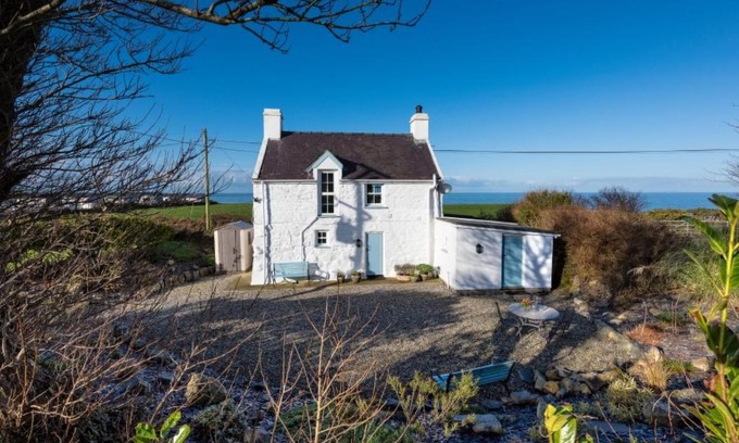 Edern House | Holiday Home Glanie by Interhome