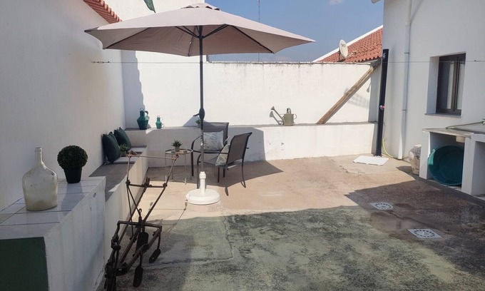 Mourao House | Holiday Home 'Granja' with Private Garden and Air Conditioning