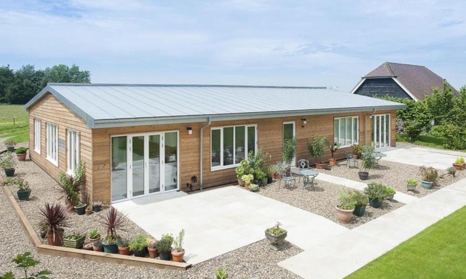Etchinghill House | Holiday Home Great Field Farm Cottages by Interhome