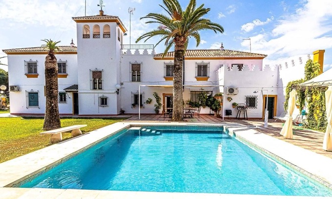 Marchena House | Holiday Home "Hacienda El Corchuelo en Marchena" with Pool, Garden & Wi-Fi