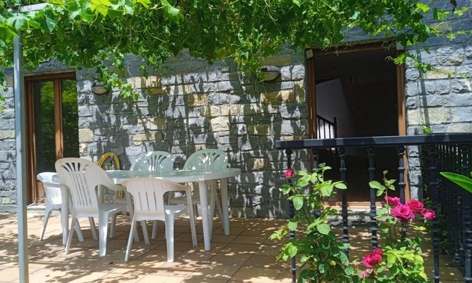 Larraul House | Holiday Home 'Harrizko Etxea' with Mountain View, Private Terrace and Air Conditioning
