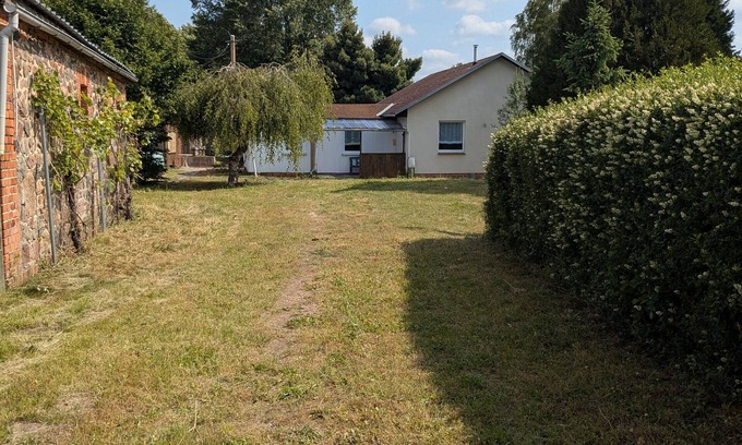 Calau House | Holiday Home 'Haus Im Grünen' with Private Terrace, Shared Garden and Wi-Fi