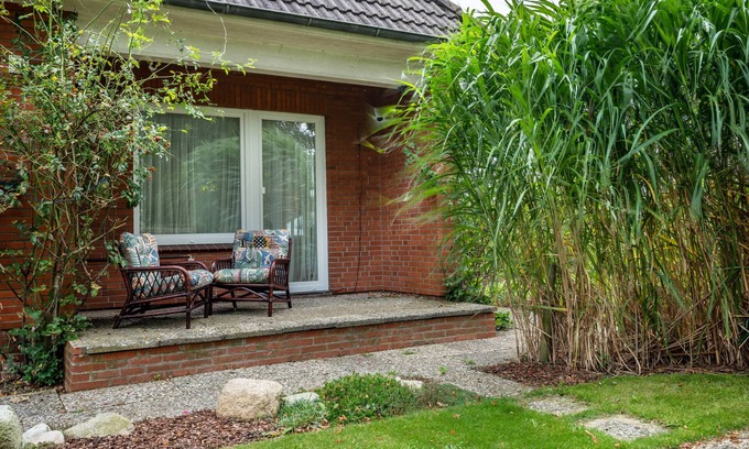 Pahlen House | Holiday Home 'Haus Sonnenschein' with Private Terrace, Private Garden and Wi-Fi