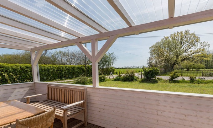 Hellert House | Holiday Home "Holtdeel" with Private Garden & Wi-Fi