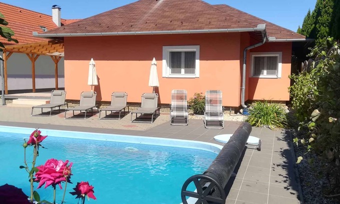 Balatonszentgyoergy House | Holiday home with Pool and Internet