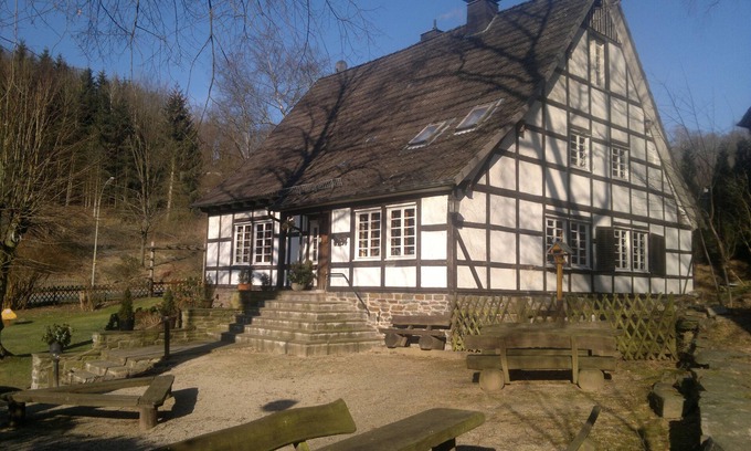 Finnentrop House | Holiday Home 'Hueseken' with Shared Garden and Wi-Fi