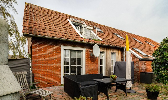 Reithamm House | Holiday Home "Huus Ant Kornfeld Ground Floor" with Shared Garden and Wi-Fi